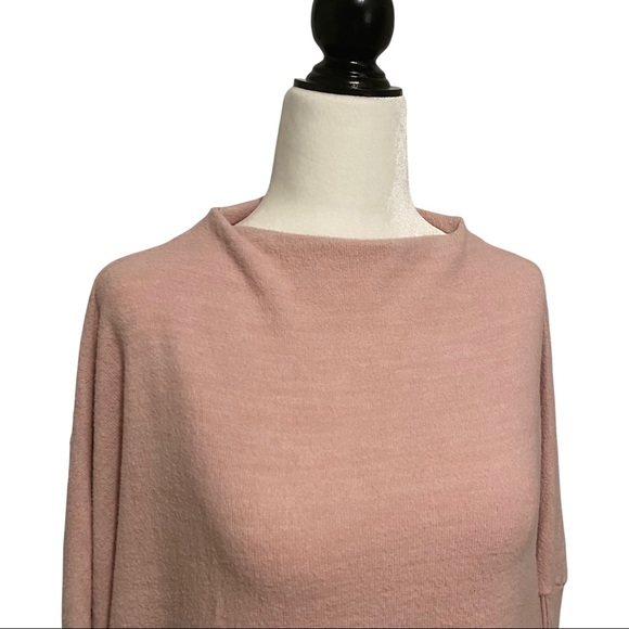 H&M Batwing Sweater Size Medium - Picture 2 of 7